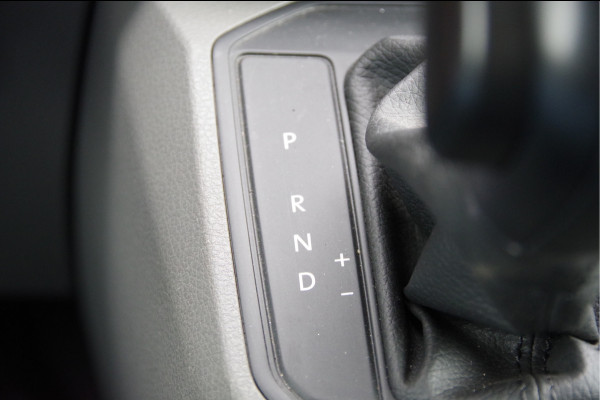 Volkswagen Transporter 2.0 TDI L2 DC 5P, 150PK AUT. LED, TREKHAAK, ADAPT. CRUISE, CAMERA, NAVI, AIRCO, PARKEERSENSOREN, DUBBELE CABINE, DUBBEL CABINE