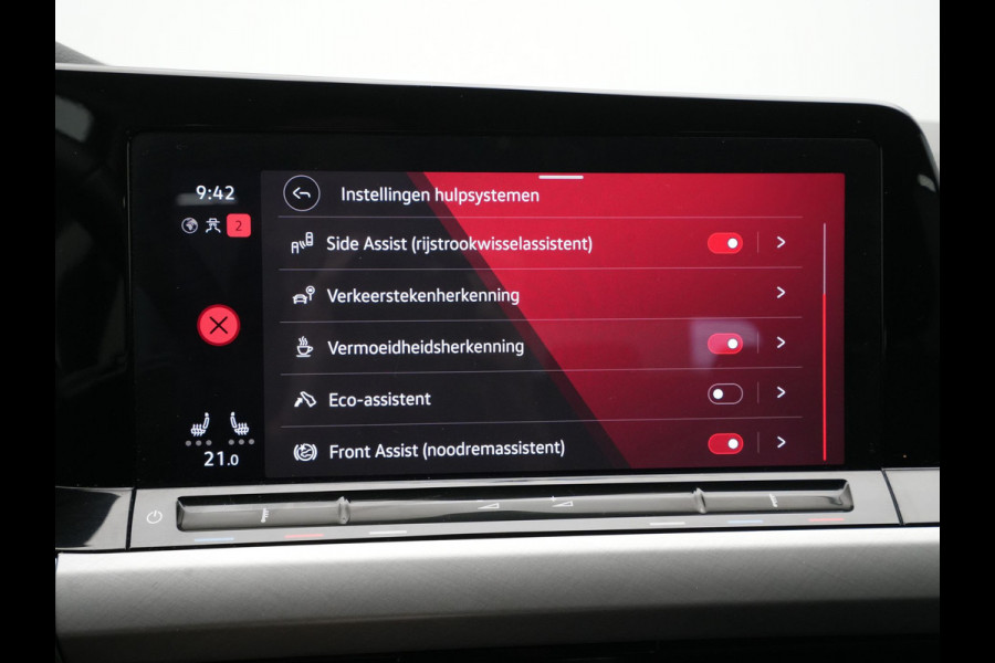 Volkswagen GOLF Variant 1.0 TSI Life Business Navigatie Stoel/stuurverwarming Parkassist Sideassist Pdc Acc 201