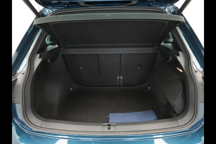 Volkswagen Tiguan 1.5 TSI 150pk DSG R-Line Navigatie Wegkl. trekhaak Acc Elek. kofferklep 276
