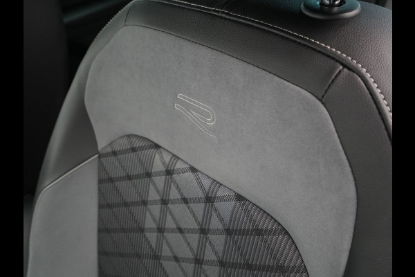 Volkswagen Tiguan 1.5 TSI 150pk DSG R-Line Navigatie Wegkl. trekhaak Acc Elek. kofferklep 276