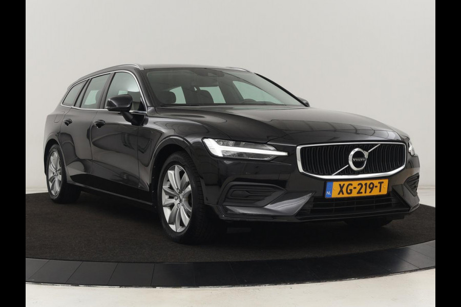 Volvo V60 2.0 D4 Momentum | Carplay | Half leder | Navigatie | Full LED | Digital Cockpit | Parkeerverwarming | Climate control | Parkeerhulp | Cruise control