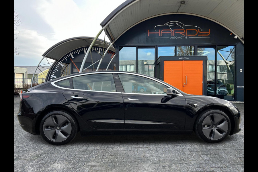 Tesla Model 3 Standard RWD Plus 60 kWh 87% SOH Trekhaak (1.000kg) Rijklaarprijs!