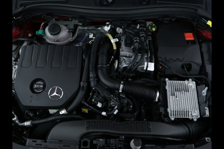 Mercedes-Benz GLA 250 e AMG Nightpakket Face Lift | Memory | Keyless Go | Stoel- en Stuurverwarming | Car Play | Sfeerverlichting | Inclusief 24 maanden Mercedes-Benz Certified garantie voor Europa.