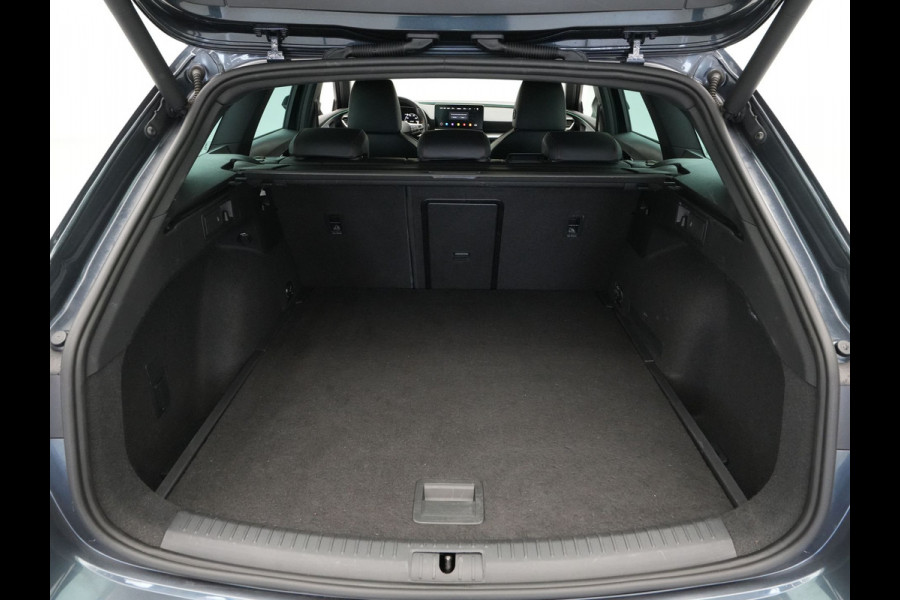Seat Leon Sportstourer 1.5 TSI FR Launch Edition Navigatie Sideassist Stoelverwarming Parkassist Carplay 245