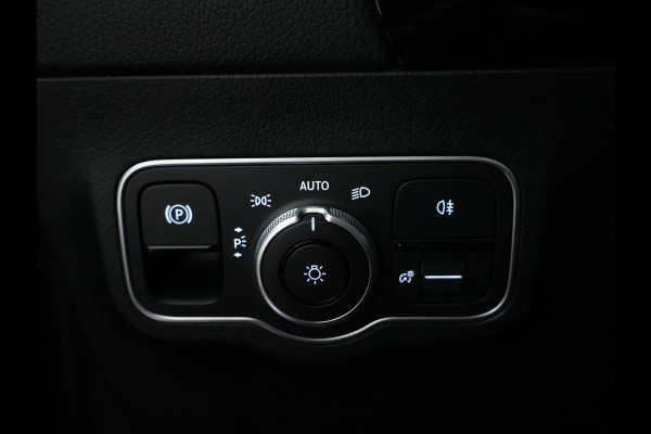 Mercedes-Benz GLA 250 e AMG Nightpakket Face Lift | Memory | Keyless Go | Stoel- en Stuurverwarming | Car Play | Sfeerverlichting | Inclusief 24 maanden Mercedes-Benz Certified garantie voor Europa.