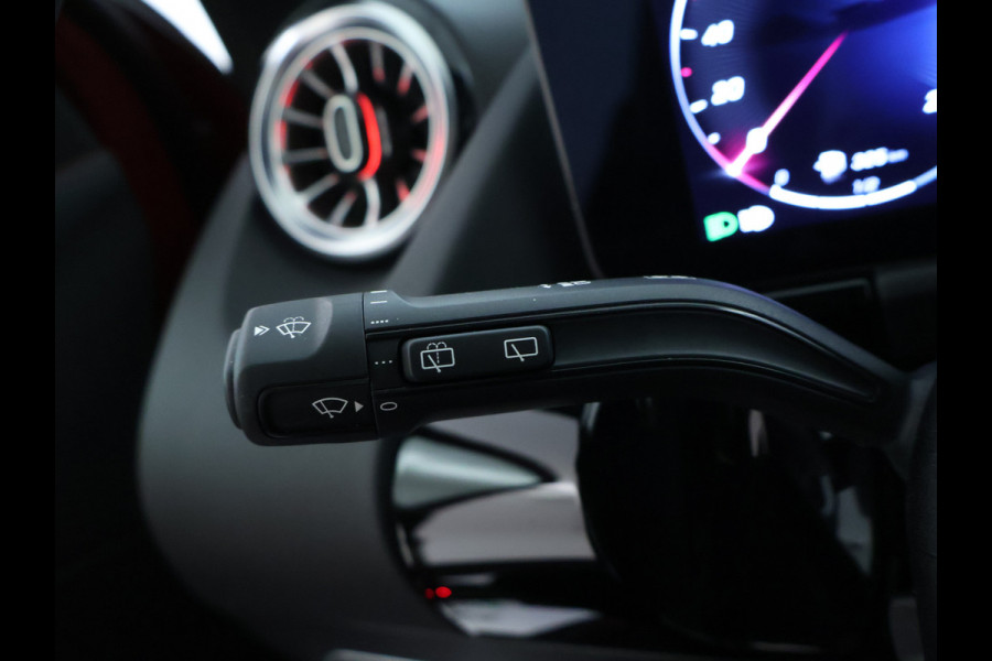 Mercedes-Benz GLA 250 e AMG Nightpakket Face Lift | Memory | Keyless Go | Stoel- en Stuurverwarming | Car Play | Sfeerverlichting | Inclusief 24 maanden Mercedes-Benz Certified garantie voor Europa.