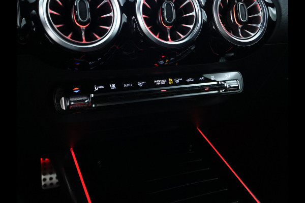 Mercedes-Benz GLA 250 e AMG Nightpakket Face Lift | Memory | Keyless Go | Stoel- en Stuurverwarming | Car Play | Sfeerverlichting | Inclusief 24 maanden Mercedes-Benz Certified garantie voor Europa.