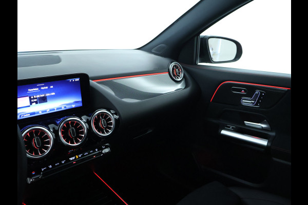 Mercedes-Benz GLA 250 e AMG Nightpakket Face Lift | Memory | Keyless Go | Stoel- en Stuurverwarming | Car Play | Sfeerverlichting | Inclusief 24 maanden Mercedes-Benz Certified garantie voor Europa.