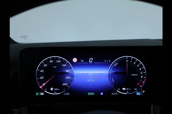 Mercedes-Benz GLA 250 e AMG Nightpakket Face Lift | Memory | Keyless Go | Stoel- en Stuurverwarming | Car Play | Sfeerverlichting | Inclusief 24 maanden Mercedes-Benz Certified garantie voor Europa.