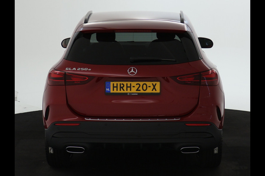 Mercedes-Benz GLA 250 e AMG Nightpakket Face Lift | Memory | Keyless Go | Stoel- en Stuurverwarming | Car Play | Sfeerverlichting | Inclusief 24 maanden Mercedes-Benz Certified garantie voor Europa.