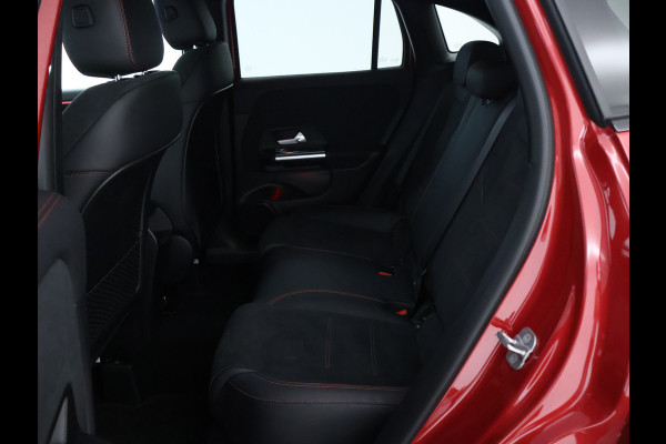 Mercedes-Benz GLA 250 e AMG Nightpakket Face Lift | Memory | Keyless Go | Stoel- en Stuurverwarming | Car Play | Sfeerverlichting | Inclusief 24 maanden Mercedes-Benz Certified garantie voor Europa.