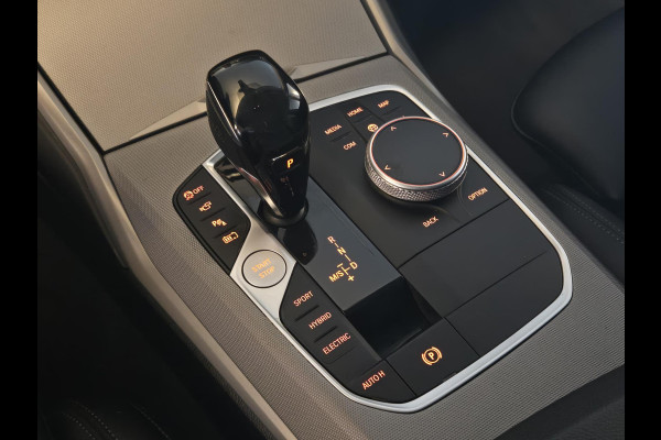 BMW 3 Serie Touring 330e | 360 CAMERA | SPORTSTOELEN | HEAD UP | KEYLESS ENTRY |