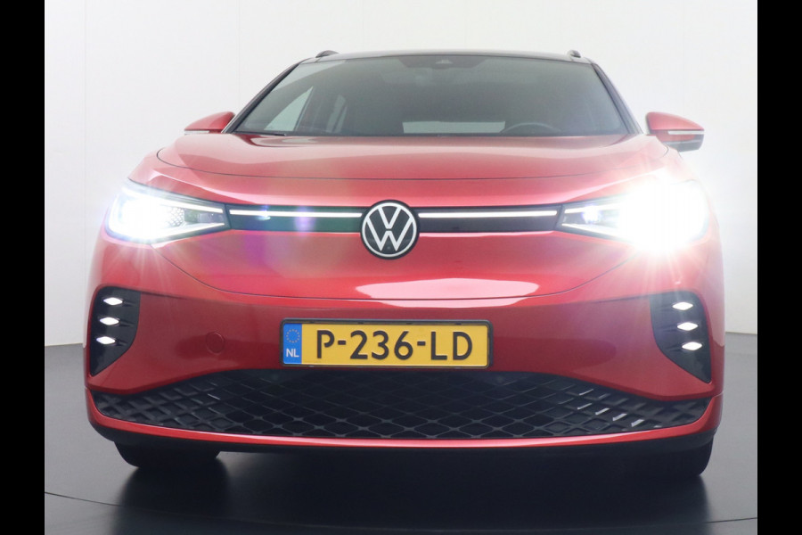 Volkswagen ID.4 GTX 4Motion 300PK (82Kw) 77 kWh PanoDak Warmtepomp 360-Camera 20" Apple Carplay Android Adaptive-Cruise Navi LED-v+a PDC-v+a Two Dual-Ecc App-Connect Mirror-Link Grootste Accu 0-100 6,3 seconden! AWD All Wheel Drive Assistentiepakket Design-pakket plus. Accu garantie tot 15-04-2030/160.000km laden tot 175kw DC of thuis 11kwh AC per uur. Orig.NLse auto € 58.000 nieuw