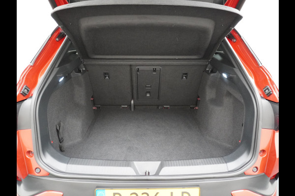 Volkswagen ID.4 GTX 4Motion 300PK (82Kw) 77 kWh PanoDak Warmtepomp 360-Camera 20" Apple Carplay Android Adaptive-Cruise Navi LED-v+a PDC-v+a Two Dual-Ecc App-Connect Mirror-Link Grootste Accu 0-100 6,3 seconden! AWD All Wheel Drive Assistentiepakket Design-pakket plus. Accu garantie tot 15-04-2030/160.000km laden tot 175kw DC of thuis 11kwh AC per uur. Orig.NLse auto € 58.000 nieuw