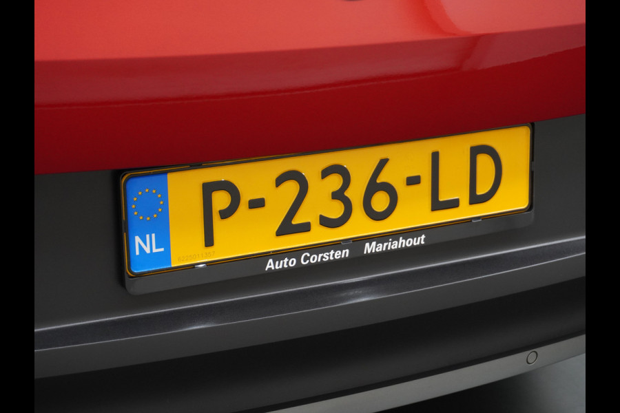 Volkswagen ID.4 GTX 4Motion 300PK (82Kw) 77 kWh PanoDak Warmtepomp 360-Camera 20" Apple Carplay Android Adaptive-Cruise Navi LED-v+a PDC-v+a Two Dual-Ecc App-Connect Mirror-Link Grootste Accu 0-100 6,3 seconden! AWD All Wheel Drive Assistentiepakket Design-pakket plus. Accu garantie tot 15-04-2030/160.000km laden tot 175kw DC of thuis 11kwh AC per uur. Orig.NLse auto € 58.000 nieuw
