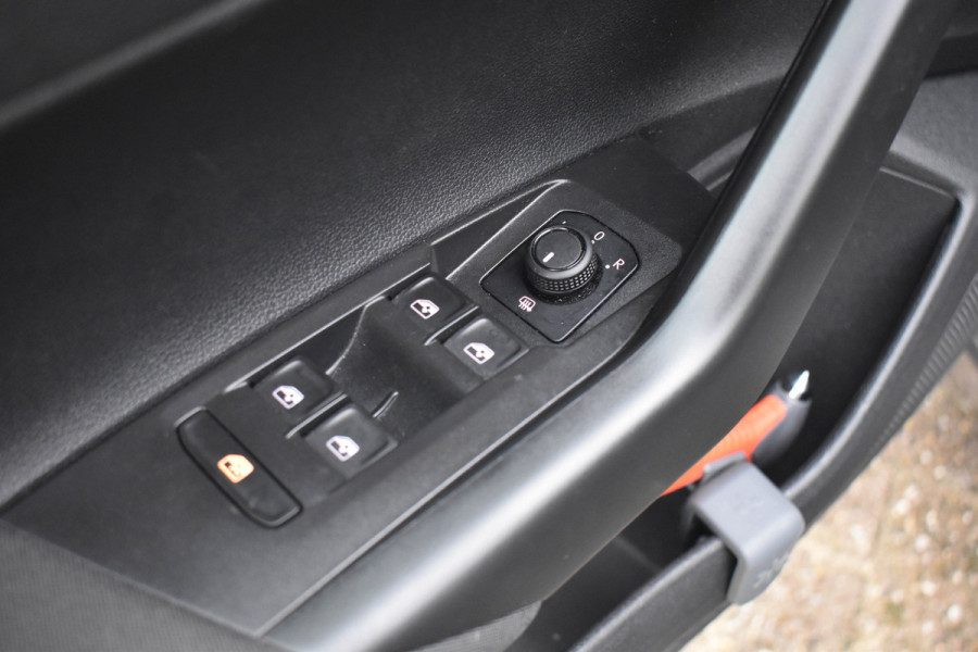 Volkswagen Polo 1.0 TSI Comfortline | Clima | Navi | Carplay | ACC | NL Auto