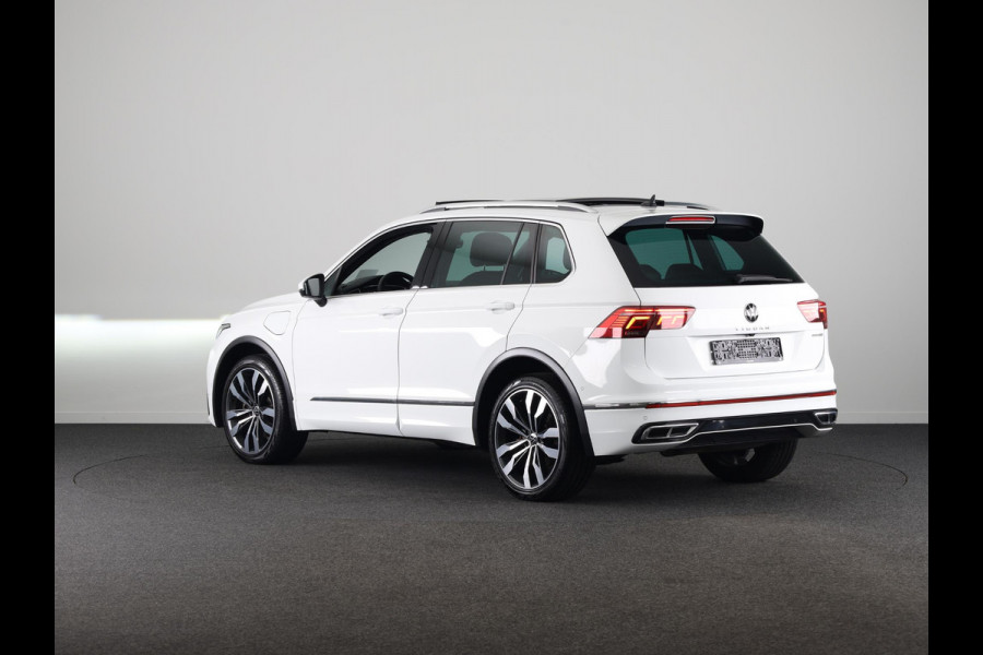 Volkswagen Tiguan 1.4 TSI eHybrid R-Line Business 245PK PHEV | Panorama dak | Trekhaak wegklapbaar | Assistentie pakket | Head up display | Parkeercamera |