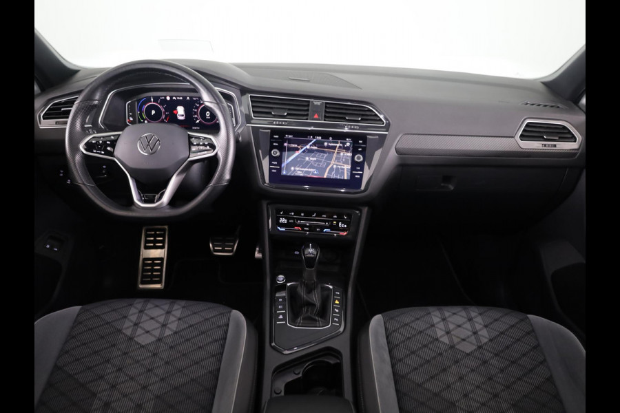 Volkswagen Tiguan 1.4 TSI eHybrid R-Line Business 245PK PHEV | Panorama dak | Trekhaak wegklapbaar | Assistentie pakket | Head up display | Parkeercamera |