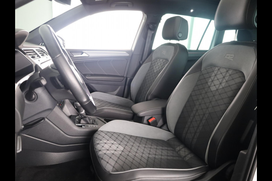 Volkswagen Tiguan 1.4 TSI eHybrid R-Line Business 245PK PHEV | Panorama dak | Trekhaak wegklapbaar | Assistentie pakket | Head up display | Parkeercamera |