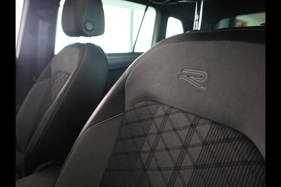 Volkswagen Tiguan 1.4 TSI eHybrid R-Line Business 245PK PHEV | Panorama dak | Trekhaak wegklapbaar | Assistentie pakket | Head up display | Parkeercamera |