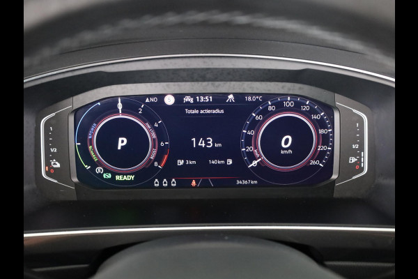 Volkswagen Tiguan 1.4 TSI eHybrid R-Line Business 245PK PHEV | Panorama dak | Trekhaak wegklapbaar | Assistentie pakket | Head up display | Parkeercamera |