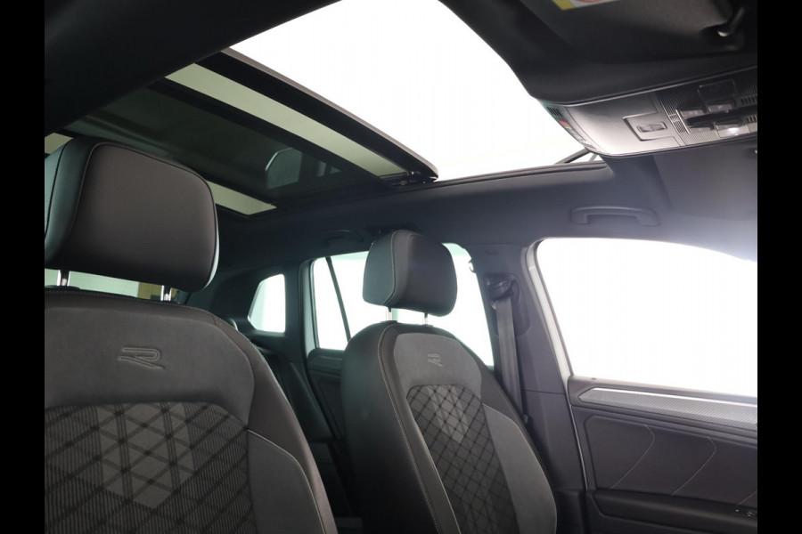 Volkswagen Tiguan 1.4 TSI eHybrid R-Line Business 245PK PHEV | Panorama dak | Trekhaak wegklapbaar | Assistentie pakket | Head up display | Parkeercamera |