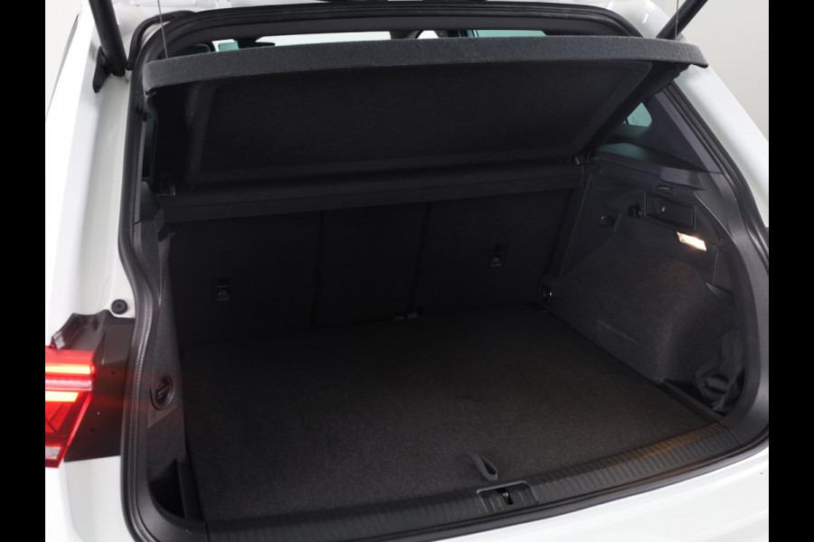 Volkswagen Tiguan 1.4 TSI eHybrid R-Line Business 245PK PHEV | Panorama dak | Trekhaak wegklapbaar | Assistentie pakket | Head up display | Parkeercamera |