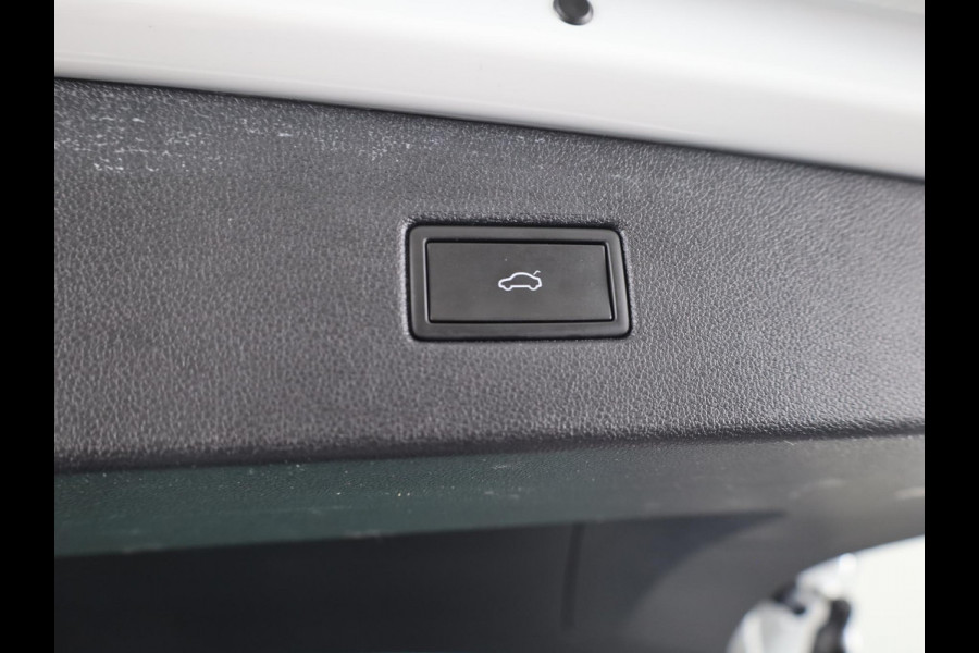 Volkswagen Tiguan 1.4 TSI eHybrid R-Line Business 245PK PHEV | Panorama dak | Trekhaak wegklapbaar | Assistentie pakket | Head up display | Parkeercamera |