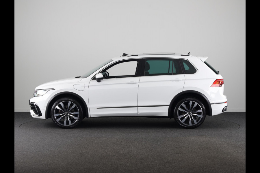Volkswagen Tiguan 1.4 TSI eHybrid R-Line Business 245PK PHEV | Panorama dak | Trekhaak wegklapbaar | Assistentie pakket | Head up display | Parkeercamera |
