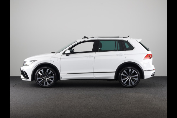 Volkswagen Tiguan 1.4 TSI eHybrid R-Line Business 245PK PHEV | Panorama dak | Trekhaak wegklapbaar | Assistentie pakket | Head up display | Parkeercamera |