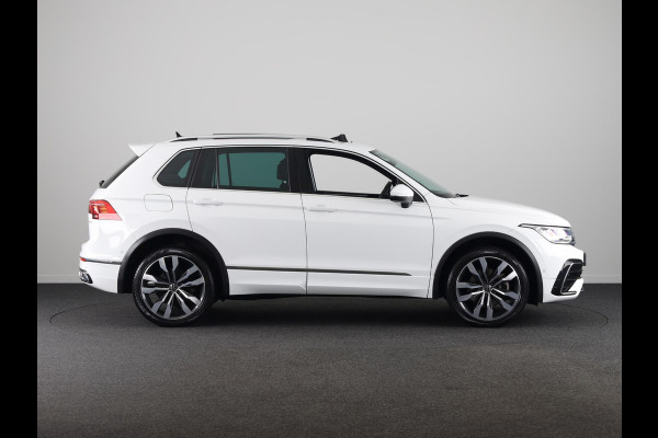 Volkswagen Tiguan 1.4 TSI eHybrid R-Line Business 245PK PHEV | Panorama dak | Trekhaak wegklapbaar | Assistentie pakket | Head up display | Parkeercamera |