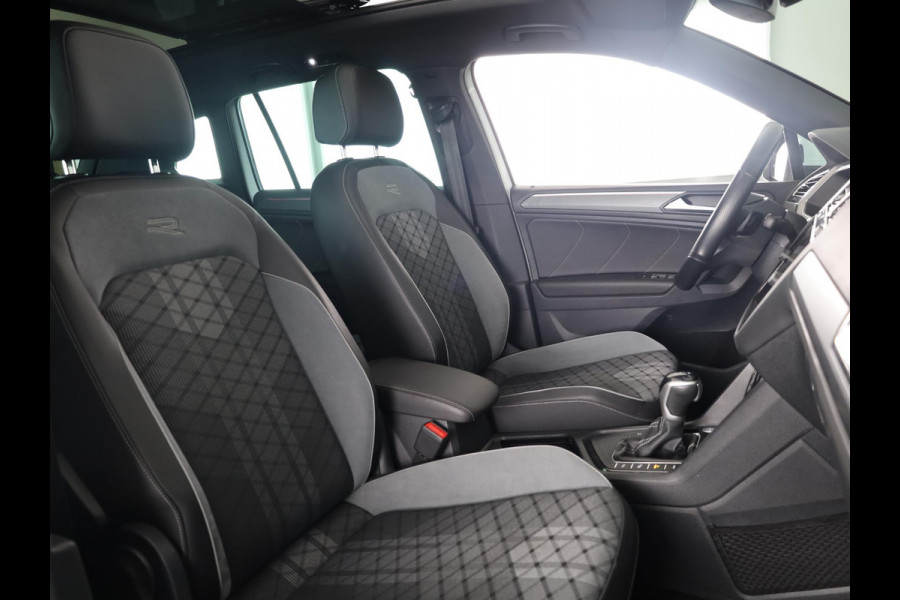 Volkswagen Tiguan 1.4 TSI eHybrid R-Line Business 245PK PHEV | Panorama dak | Trekhaak wegklapbaar | Assistentie pakket | Head up display | Parkeercamera |