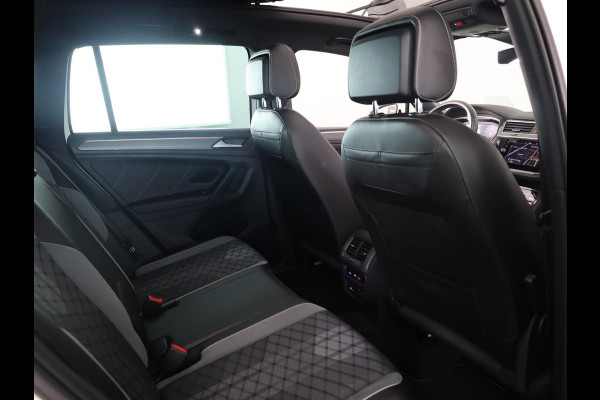 Volkswagen Tiguan 1.4 TSI eHybrid R-Line Business 245PK PHEV | Panorama dak | Trekhaak wegklapbaar | Assistentie pakket | Head up display | Parkeercamera |