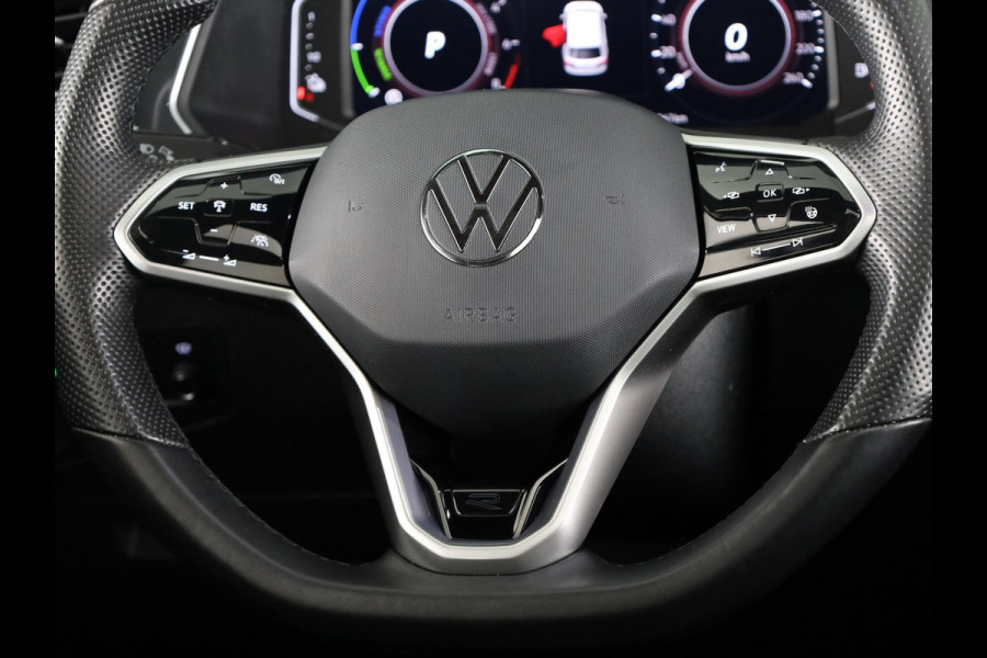 Volkswagen Tiguan 1.4 TSI eHybrid R-Line Business 245PK PHEV | Panorama dak | Trekhaak wegklapbaar | Assistentie pakket | Head up display | Parkeercamera |