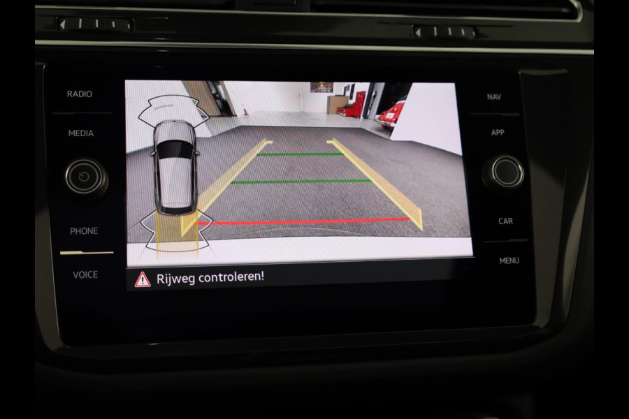 Volkswagen Tiguan 1.4 TSI eHybrid R-Line Business 245PK PHEV | Panorama dak | Trekhaak wegklapbaar | Assistentie pakket | Head up display | Parkeercamera |