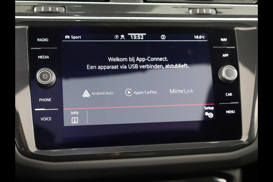 Volkswagen Tiguan 1.4 TSI eHybrid R-Line Business 245PK PHEV | Panorama dak | Trekhaak wegklapbaar | Assistentie pakket | Head up display | Parkeercamera |