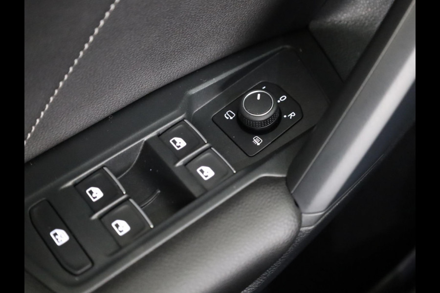 Volkswagen Tiguan 1.4 TSI eHybrid R-Line Business 245PK PHEV | Panorama dak | Trekhaak wegklapbaar | Assistentie pakket | Head up display | Parkeercamera |