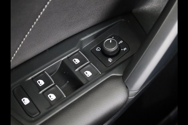Volkswagen Tiguan 1.4 TSI eHybrid R-Line Business 245PK PHEV | Panorama dak | Trekhaak wegklapbaar | Assistentie pakket | Head up display | Parkeercamera |