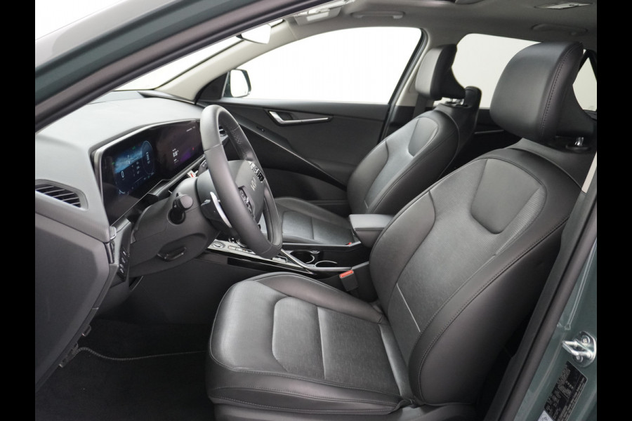 Kia Niro EV 64,8 kWh 218 pk Full-Options Executive Leer+Elektr.+Geheug. Adap.Cruise Schuif/Kanteldak HUD Camera Apple Carplay Android Auto H Stoelverwarming/ventilatie/koeling Stuur+Achterbankverwarming 3 fase 11kw thuis laden Origineel Nederlandse Auto Fabrieksgarantie tot 30-5-2031! Grootste Accu  51.000 nieuw! tot 750 Trekvermogen!