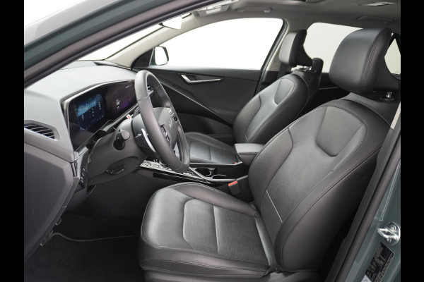 Kia Niro EV 64,8 kWh 218 pk Full-Options Executive Leer+Elektr.+Geheug. Adap.Cruise Schuif/Kanteldak HUD Camera Apple Carplay Android Auto H Stoelverwarming/ventilatie/koeling Stuur+Achterbankverwarming 3 fase 11kw thuis laden Origineel Nederlandse Auto Fabrieksgarantie tot 30-5-2031! Grootste Accu  51.000 nieuw! tot 750 Trekvermogen!