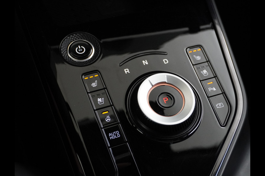 Kia Niro EV 64,8 kWh 218 pk Full-Options Executive Leer+Elektr.+Geheug. Adap.Cruise Schuif/Kanteldak HUD Camera Apple Carplay Android Auto H Stoelverwarming/ventilatie/koeling Stuur+Achterbankverwarming 3 fase 11kw thuis laden Origineel Nederlandse Auto Fabrieksgarantie tot 30-5-2031! Grootste Accu  51.000 nieuw! tot 750 Trekvermogen!