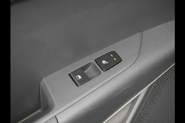 Kia Niro EV 64,8 kWh 218 pk Full-Options Executive Leer+Elektr.+Geheug. Adap.Cruise Schuif/Kanteldak HUD Camera Apple Carplay Android Auto H Stoelverwarming/ventilatie/koeling Stuur+Achterbankverwarming 3 fase 11kw thuis laden Origineel Nederlandse Auto Fabrieksgarantie tot 30-5-2031! Grootste Accu  51.000 nieuw! tot 750 Trekvermogen!