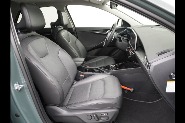 Kia Niro EV 64,8 kWh 218 pk Full-Options Executive Leer+Elektr.+Geheug. Adap.Cruise Schuif/Kanteldak HUD Camera Apple Carplay Android Auto H Stoelverwarming/ventilatie/koeling Stuur+Achterbankverwarming 3 fase 11kw thuis laden Origineel Nederlandse Auto Fabrieksgarantie tot 30-5-2031! Grootste Accu  51.000 nieuw! tot 750 Trekvermogen!
