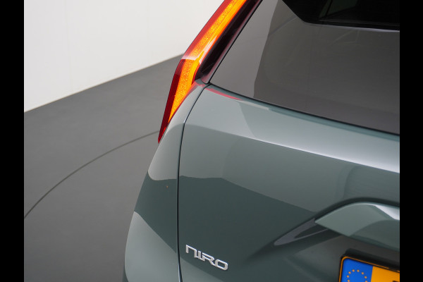 Kia Niro EV 64,8 kWh 218 pk Full-Options Executive Leer+Elektr.+Geheug. Adap.Cruise Schuif/Kanteldak HUD Camera Apple Carplay Android Auto H Stoelverwarming/ventilatie/koeling Stuur+Achterbankverwarming 3 fase 11kw thuis laden Origineel Nederlandse Auto Fabrieksgarantie tot 30-5-2031! Grootste Accu  51.000 nieuw! tot 750 Trekvermogen!