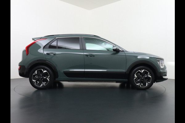 Kia Niro EV 64,8 kWh 218 pk Full-Options Executive Leer+Elektr.+Geheug. Adap.Cruise Schuif/Kanteldak HUD Camera Apple Carplay Android Auto H Stoelverwarming/ventilatie/koeling Stuur+Achterbankverwarming 3 fase 11kw thuis laden Origineel Nederlandse Auto Fabrieksgarantie tot 30-5-2031! Grootste Accu  51.000 nieuw! tot 750 Trekvermogen!