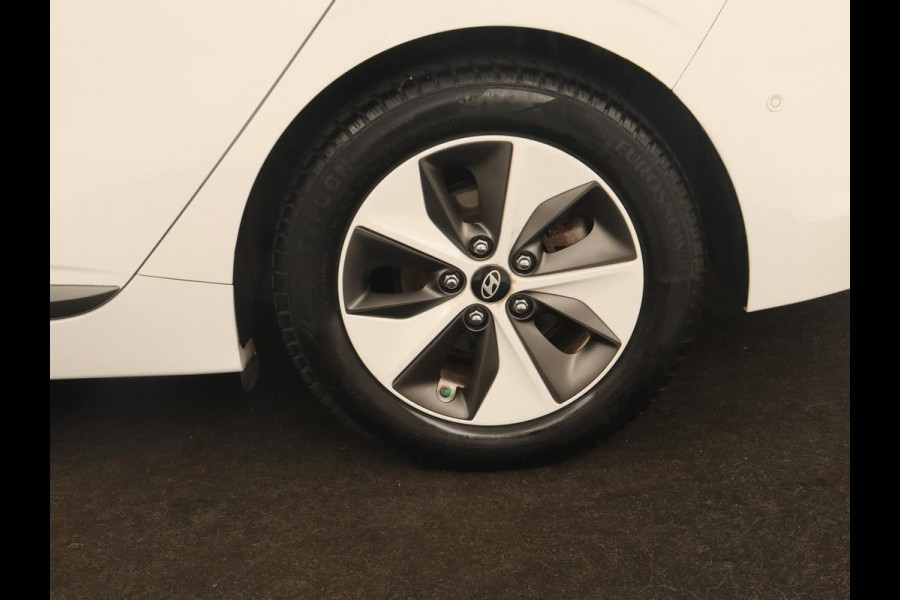 Hyundai IONIQ 1.6 GDI Comfort | Adaptive cruise | Camera | Keyless | Carplay | Navigatie | Infinity Sound | Parkeerhulp | Climate control | Bluetooth | Hybrid