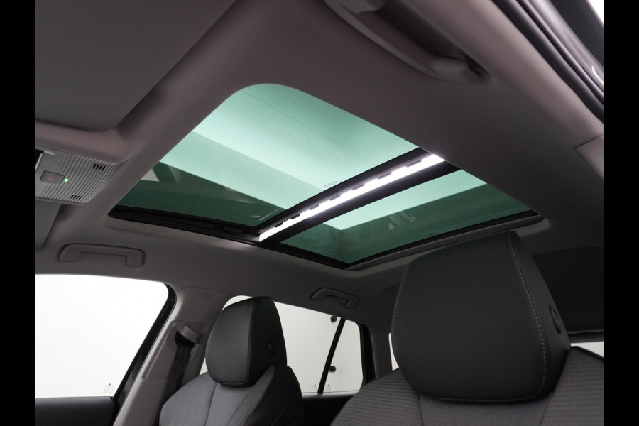Škoda ENYAQ iV 60 Pano-dak Warmtepomp Camera Apple Carplay Android Auto Navi Ecc Cruise Control Pdc Keyless Advanced Stoelverwarming DAB Led Ecc Achter Privacy Glas Lmv Origineel Nederlandse Auto Nieuwprijs €46.625,-