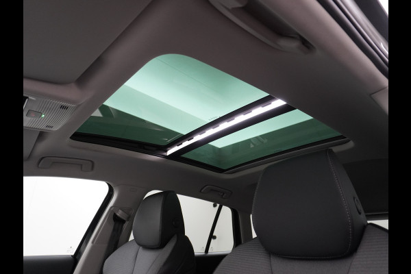 Škoda ENYAQ iV 60 Pano-dak Warmtepomp Camera Apple Carplay Android Auto Navi Ecc Cruise Control Pdc Keyless Advanced Stoelverwarming DAB Led Ecc Achter Privacy Glas Lmv Origineel Nederlandse Auto Nieuwprijs €46.625,-