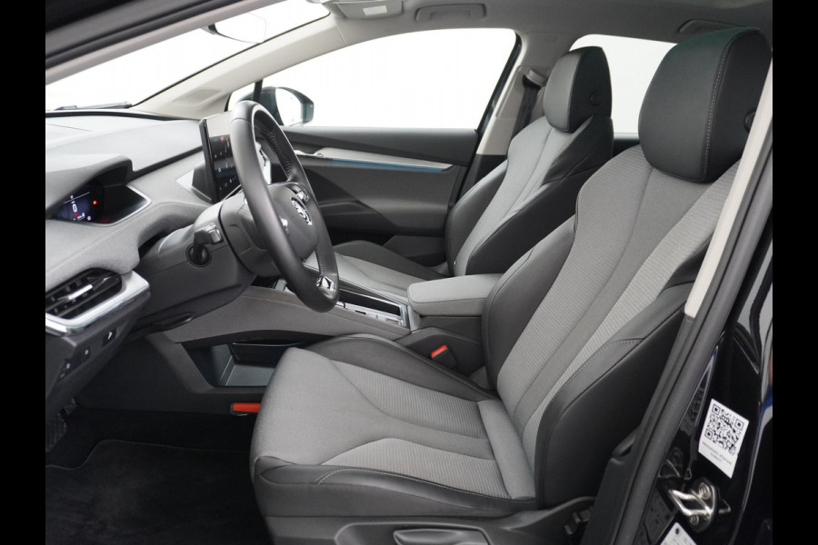 Škoda ENYAQ iV 60 Pano-dak Warmtepomp Camera Apple Carplay Android Auto Navi Ecc Cruise Control Pdc Keyless Advanced Stoelverwarming DAB Led Ecc Achter Privacy Glas Lmv Origineel Nederlandse Auto Nieuwprijs €46.625,-