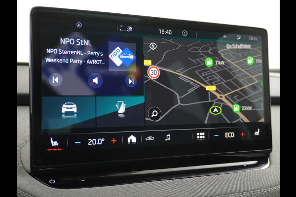 Škoda ENYAQ iV 60 Pano-dak Warmtepomp Camera Apple Carplay Android Auto Navi Ecc Cruise Control Pdc Keyless Advanced Stoelverwarming DAB Led Ecc Achter Privacy Glas Lmv Origineel Nederlandse Auto Nieuwprijs €46.625,-